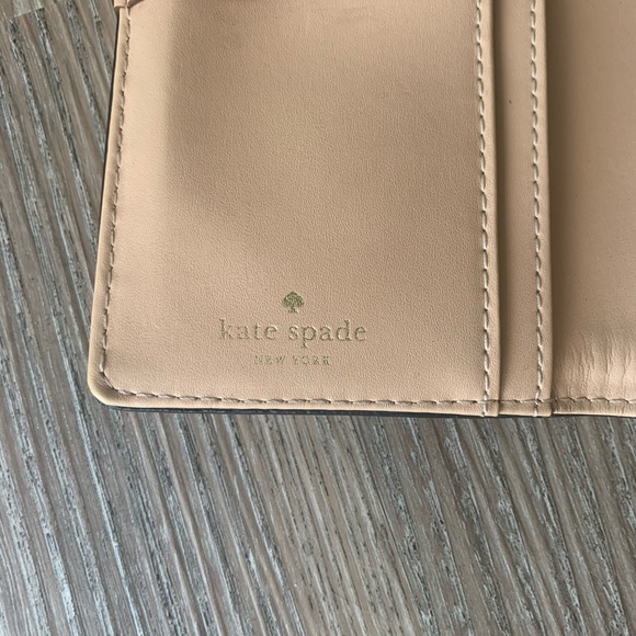 Kate Spade bi-fold wallet - Picture 3 of 4